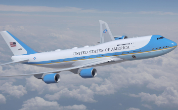 Műszaki hiba miatt visszatért az Egyesült Államokba a Trumpot szállító elnöki gép