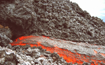 Már három hete nem csillapodik a vulkán La Palma szigetén