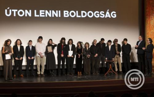 Úton lenni boldogság - Díszbemutatón vetítették le a Hobóról szóló road movie-t