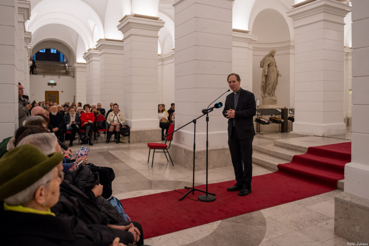 Díjátadóval egybekötött megnyitó a Szent István Bazilikában