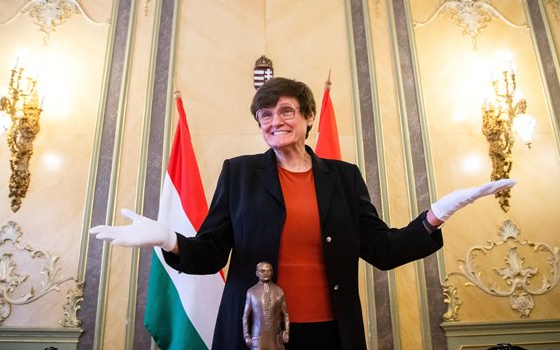 Karikó Katalin és Drew Weissman kapja az orvosi-élettani Nobel-díjat