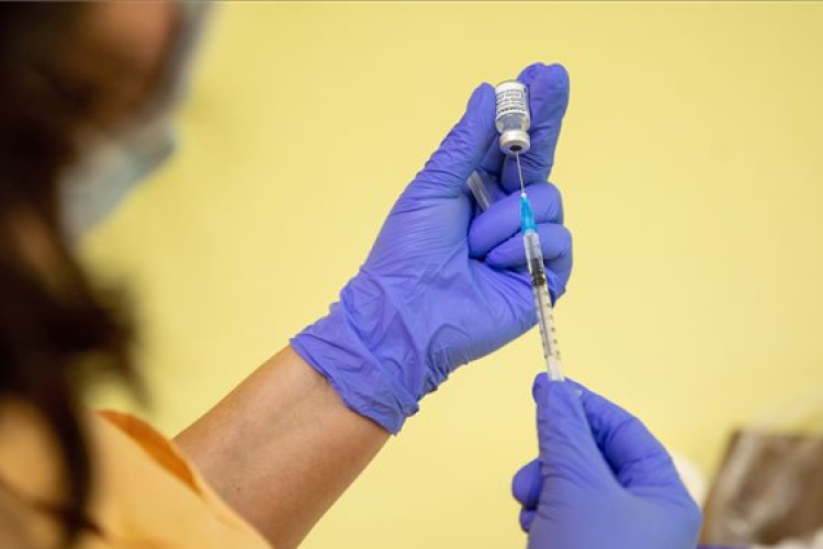 Az oltás felvételére ösztönöznek a MÁV-Volán-csoportnál