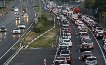 Hétfőtől korlátozások lesznek az M0-M7 csomópontban